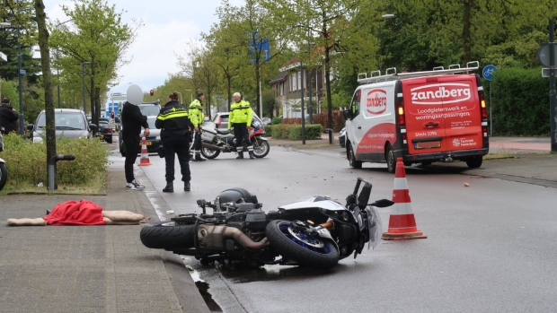 Motorrijder gewond na botsing met een werkbus op de Tilburgseweg