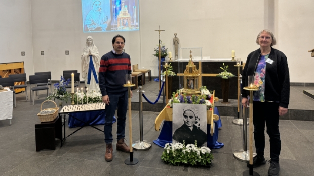 Reliek heilige Bernadette aangekomen bij Michaelkerk: ‘Stukje Lourdes in Breda’